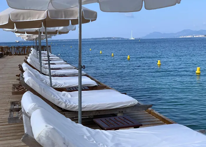 Spacious 3 Bed App With Pool 5min To Jlp Ideal For 2 Families Or 8 People * 胡安莱潘