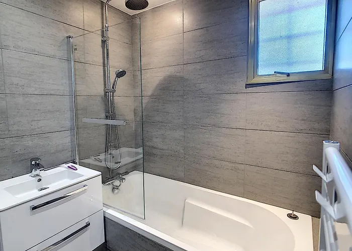 Spacious 3 Bed App With Pool 5min To Jlp Ideal For 2 Families Or 8 People 公寓 胡安莱潘