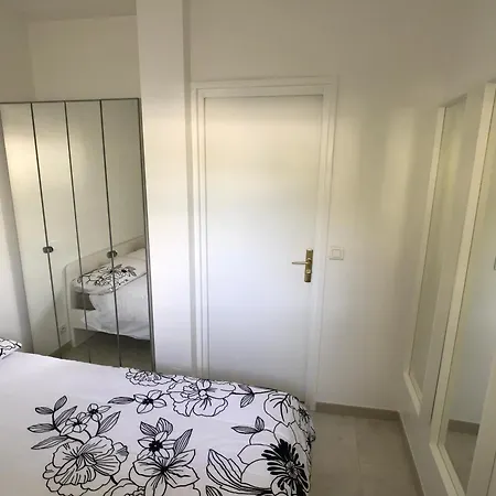 Daire Spacious 3 Bed App With Pool 5min To Jlp Ideal For 2 Families Or 8 People Juan-les-Pins